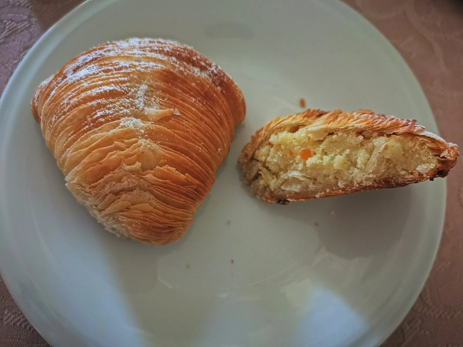 Una sfogliatella riccia napoletana